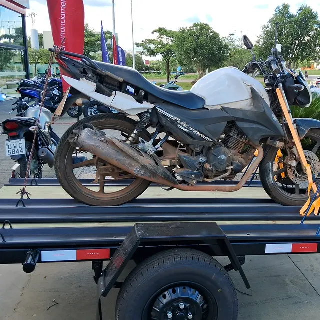Motocicleta em reboque