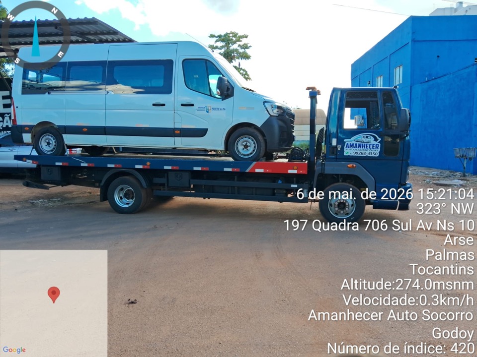 Van transportada pelo guincho Amanhecer
